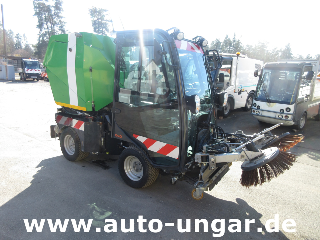Holder X40 / X45 Baujahr 2017 Knicklenkung Kehraufbau 4x4 Kommunalhydraulik Frontheber - Cestovna čistilica: slika Holder X40 / X45 Baujahr 2017 Knicklenkung Kehraufbau 4x4 Kommunalhydraulik Frontheber - Cestovna čistilica Holder X40 / X45 Baujahr 2017 Knicklenkung Kehraufbau 4x4 Kommunalhydraulik Frontheber - Cestovna čistilica: slika Holder X40 / X45 Baujahr 2017 Knicklenkung Kehraufbau 4x4 Kommunalhydraulik Frontheber - Cestovna čistilica