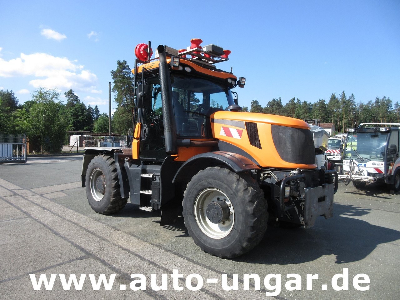 JCB Landpower Fastrac HMV 3200 Bj. 2009 80km/h 4x4 2x PTO 195PS - Traktor: slika JCB Landpower Fastrac HMV 3200 Bj. 2009 80km/h 4x4 2x PTO 195PS - Traktor JCB Landpower Fastrac HMV 3200 Bj. 2009 80km/h 4x4 2x PTO 195PS - Traktor: slika JCB Landpower Fastrac HMV 3200 Bj. 2009 80km/h 4x4 2x PTO 195PS - Traktor
