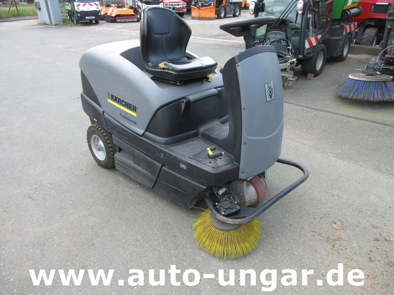 KÄRCHER KM 100/100 RBP Pack 1.280-112.0 elektrische Parkplatzkehrmaschine Hallenkehrmaschine Elektro - Cestovna čistilica: slika KÄRCHER KM 100/100 RBP Pack 1.280-112.0 elektrische Parkplatzkehrmaschine Hallenkehrmaschine Elektro - Cestovna čistilica KÄRCHER KM 100/100 RBP Pack 1.280-112.0 elektrische Parkplatzkehrmaschine Hallenkehrmaschine Elektro - Cestovna čistilica: slika KÄRCHER KM 100/100 RBP Pack 1.280-112.0 elektrische Parkplatzkehrmaschine Hallenkehrmaschine Elektro - Cestovna čistilica