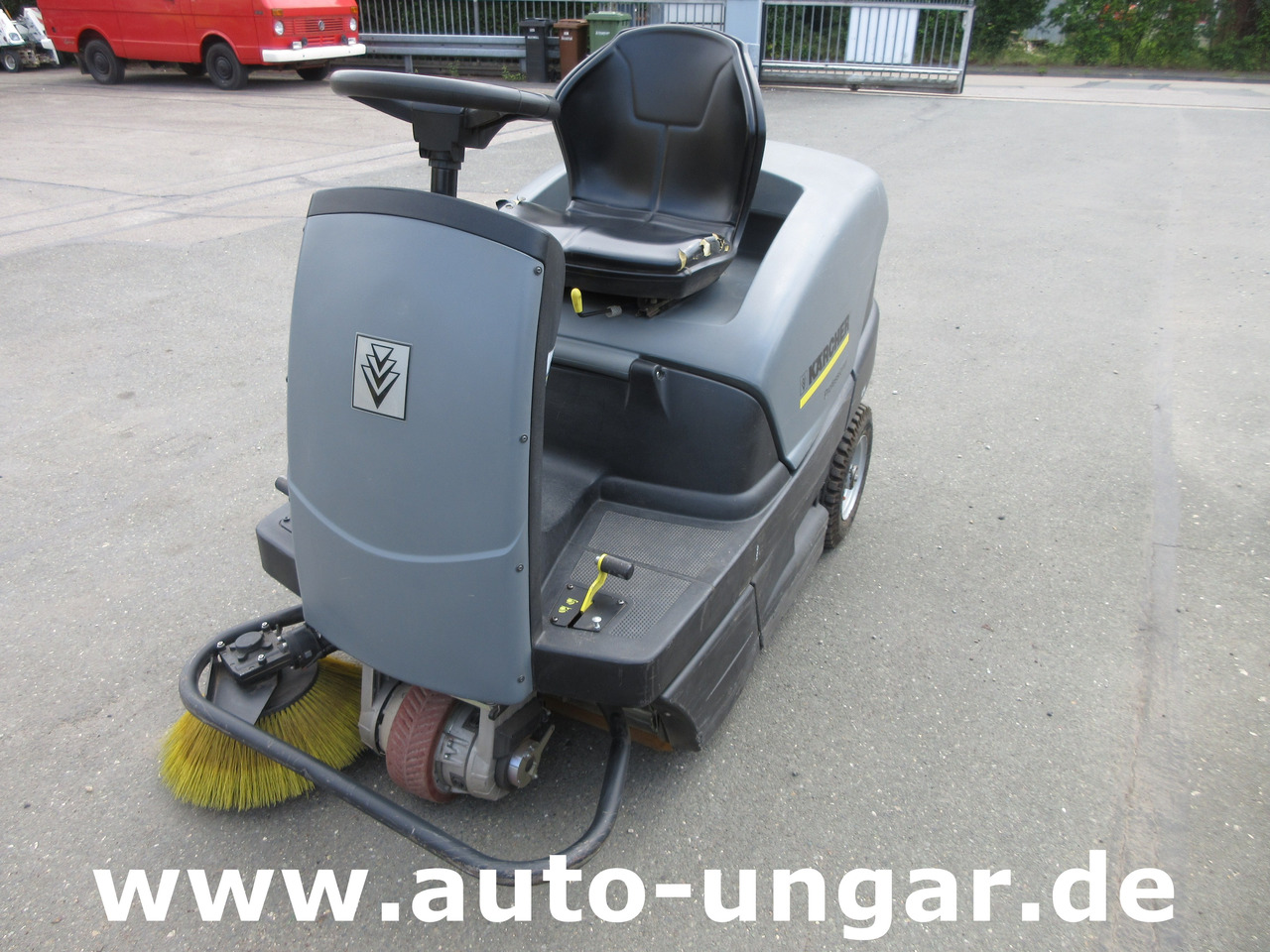 KÄRCHER KM 100/100 RBP Pack 1.280-112.0 elektrische Parkplatzkehrmaschine Hallenkehrmaschine Elektro - Cestovna čistilica: slika KÄRCHER KM 100/100 RBP Pack 1.280-112.0 elektrische Parkplatzkehrmaschine Hallenkehrmaschine Elektro - Cestovna čistilica KÄRCHER KM 100/100 RBP Pack 1.280-112.0 elektrische Parkplatzkehrmaschine Hallenkehrmaschine Elektro - Cestovna čistilica: slika KÄRCHER KM 100/100 RBP Pack 1.280-112.0 elektrische Parkplatzkehrmaschine Hallenkehrmaschine Elektro - Cestovna čistilica