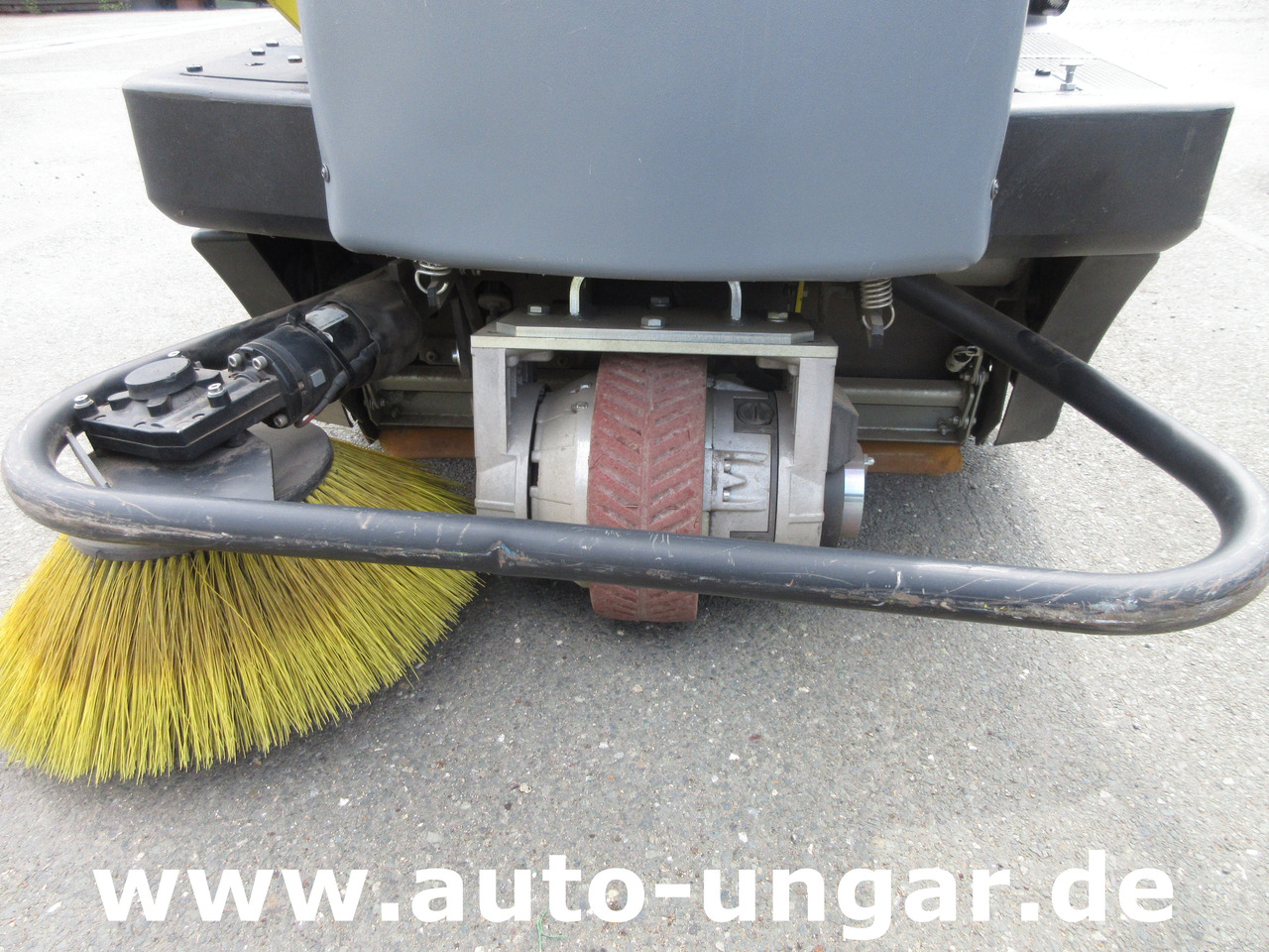 KÄRCHER KM 100/100 RBP Pack 1.280-112.0 elektrische Parkplatzkehrmaschine Hallenkehrmaschine Elektro - Cestovna čistilica: slika KÄRCHER KM 100/100 RBP Pack 1.280-112.0 elektrische Parkplatzkehrmaschine Hallenkehrmaschine Elektro - Cestovna čistilica KÄRCHER KM 100/100 RBP Pack 1.280-112.0 elektrische Parkplatzkehrmaschine Hallenkehrmaschine Elektro - Cestovna čistilica: slika KÄRCHER KM 100/100 RBP Pack 1.280-112.0 elektrische Parkplatzkehrmaschine Hallenkehrmaschine Elektro - Cestovna čistilica