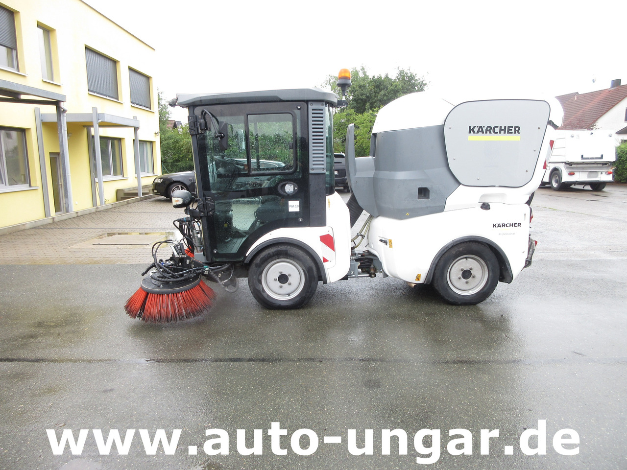 KÄRCHER MC130 Advanced Kehrmaschine Geräteträger 4x4 Kommunalfahrzeug MIC 130 Professional - Cestovna čistilica: slika KÄRCHER MC130 Advanced Kehrmaschine Geräteträger 4x4 Kommunalfahrzeug MIC 130 Professional - Cestovna čistilica KÄRCHER MC130 Advanced Kehrmaschine Geräteträger 4x4 Kommunalfahrzeug MIC 130 Professional - Cestovna čistilica: slika KÄRCHER MC130 Advanced Kehrmaschine Geräteträger 4x4 Kommunalfahrzeug MIC 130 Professional - Cestovna čistilica