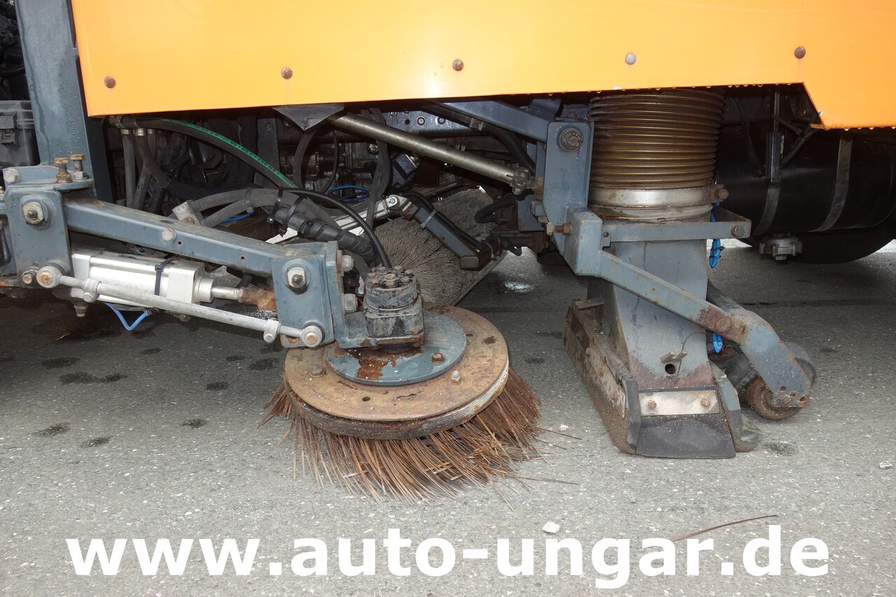 Cestovna čistilica Mitsubishi Fuso Canter 7C15 mit Brock SL 140/2 Kehrmaschine Euro 4: slika Cestovna čistilica Mitsubishi Fuso Canter 7C15 mit Brock SL 140/2 Kehrmaschine Euro 4