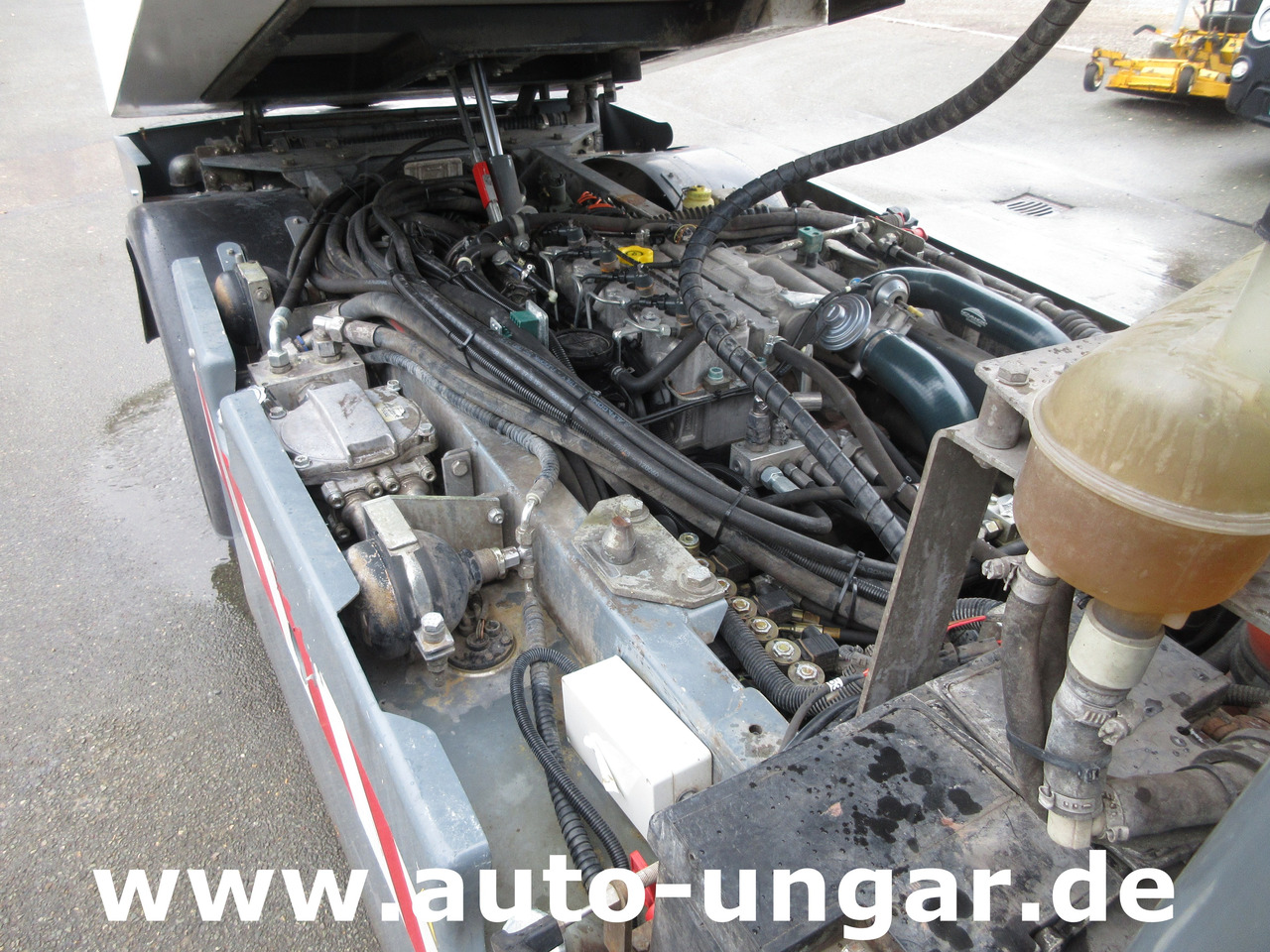 Namjenska/ Posebna vozila BOSCHUNG L3 Laveuse Kärcher Baujahr 2015 mit Hochdruckreiniger am Heck: slika Namjenska/ Posebna vozila BOSCHUNG L3 Laveuse Kärcher Baujahr 2015 mit Hochdruckreiniger am Heck