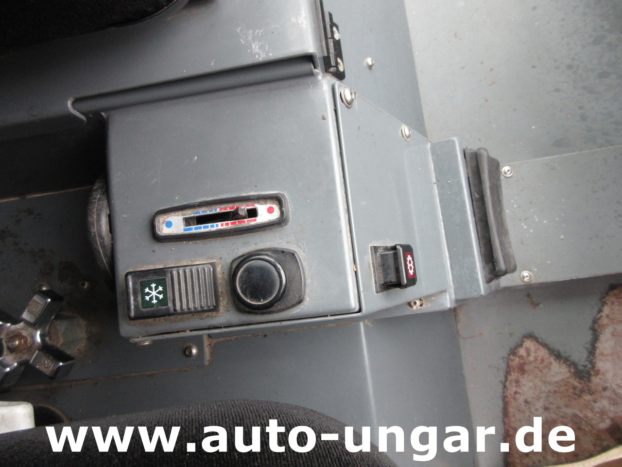 Namjenska/ Posebna vozila BOSCHUNG L3 Laveuse Kärcher Baujahr 2015 mit Hochdruckreiniger am Heck: slika Namjenska/ Posebna vozila BOSCHUNG L3 Laveuse Kärcher Baujahr 2015 mit Hochdruckreiniger am Heck