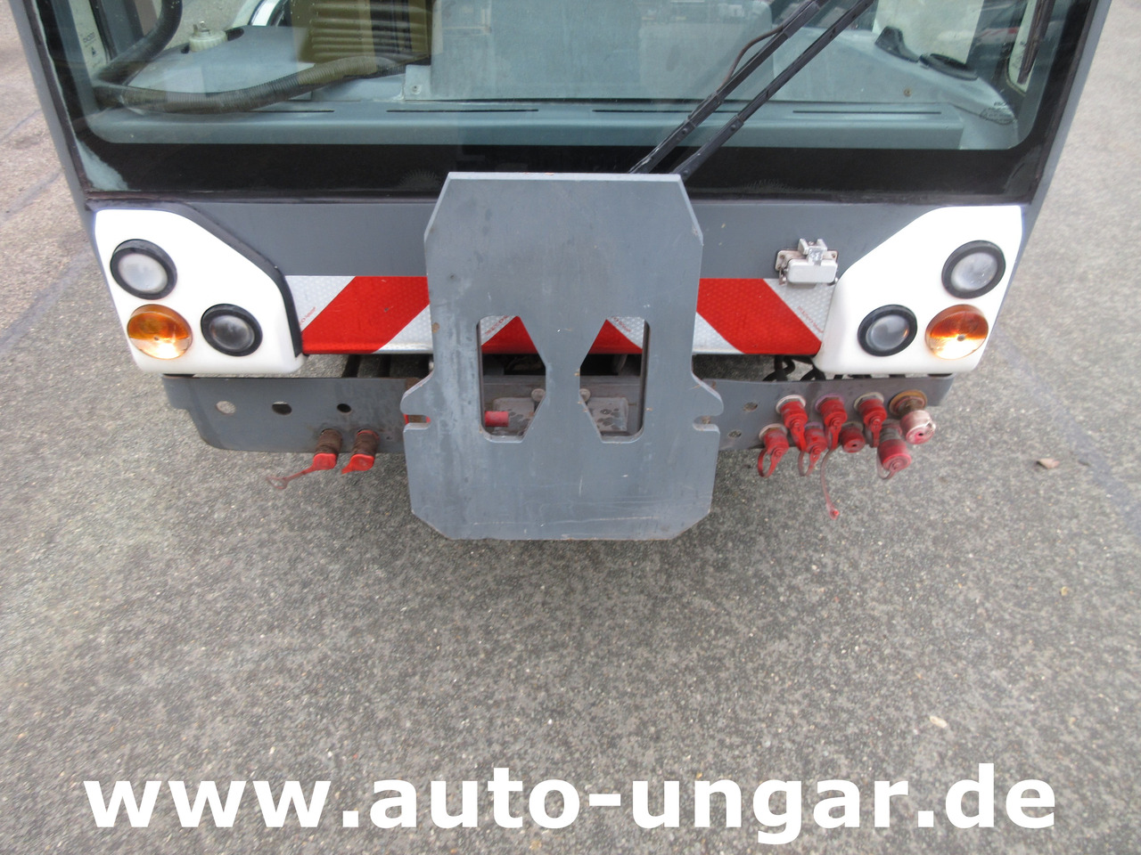 Namjenska/ Posebna vozila BOSCHUNG L3 Laveuse Kärcher Baujahr 2015 mit Hochdruckreiniger am Heck: slika Namjenska/ Posebna vozila BOSCHUNG L3 Laveuse Kärcher Baujahr 2015 mit Hochdruckreiniger am Heck