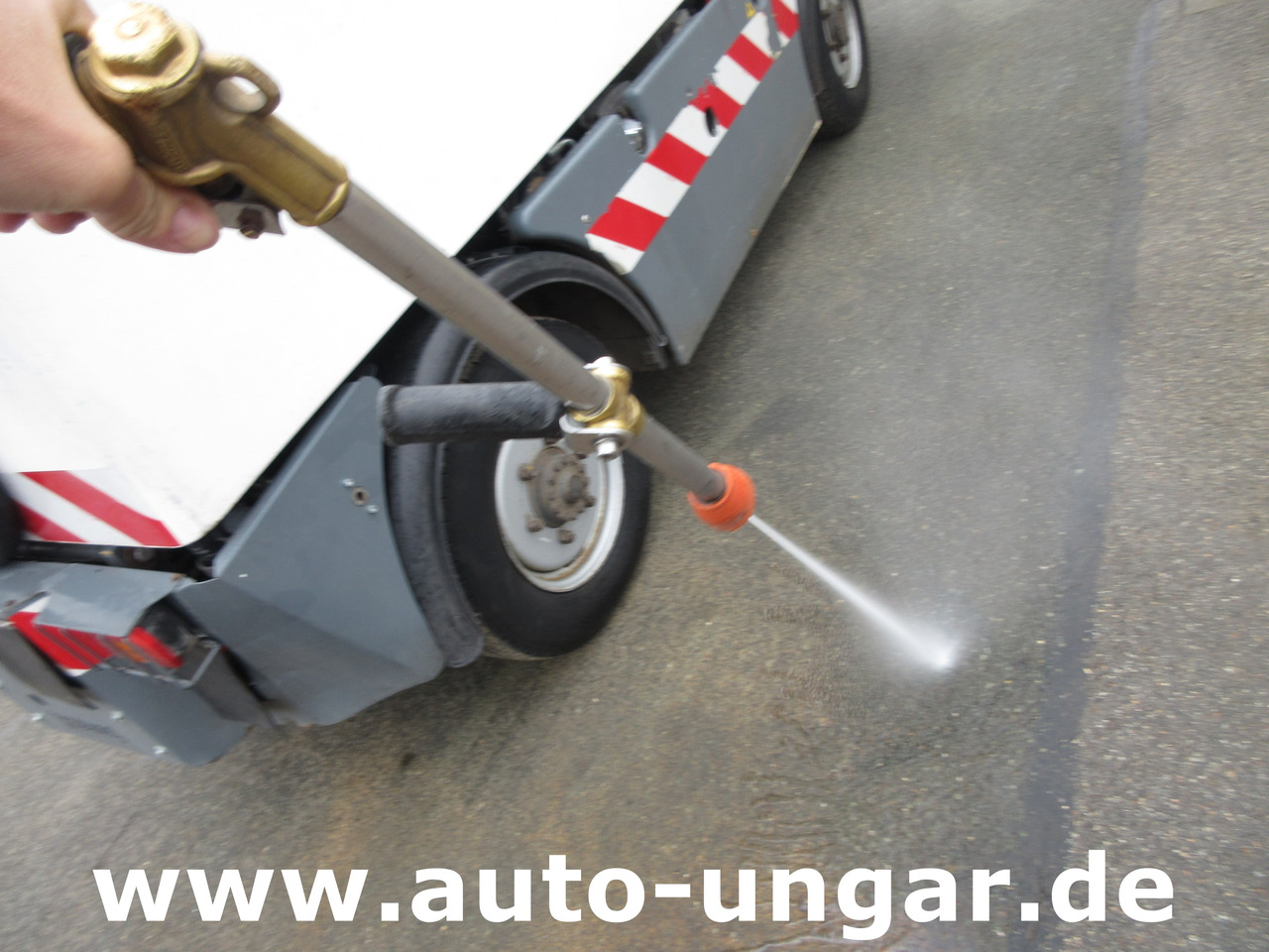 Namjenska/ Posebna vozila BOSCHUNG L3 Laveuse Kärcher Baujahr 2015 mit Hochdruckreiniger am Heck: slika Namjenska/ Posebna vozila BOSCHUNG L3 Laveuse Kärcher Baujahr 2015 mit Hochdruckreiniger am Heck