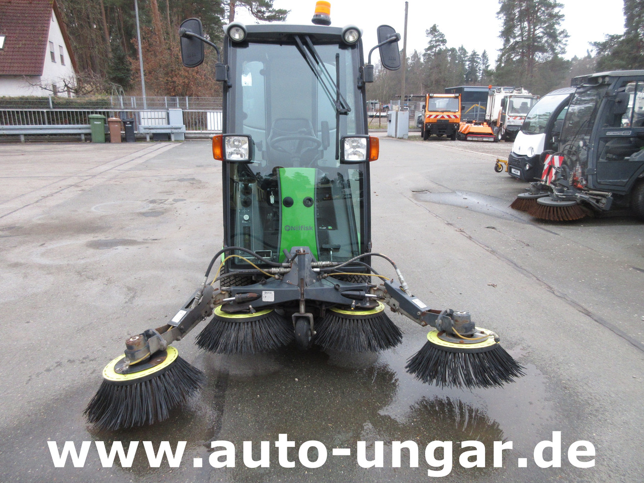 Nilfisk CR 2250 Egholm Bj. 2015 Kehrmaschine 4x4 Perkins Diesel Knicklenkung - Cestovna čistilica: slika Nilfisk CR 2250 Egholm Bj. 2015 Kehrmaschine 4x4 Perkins Diesel Knicklenkung - Cestovna čistilica Nilfisk CR 2250 Egholm Bj. 2015 Kehrmaschine 4x4 Perkins Diesel Knicklenkung - Cestovna čistilica: slika Nilfisk CR 2250 Egholm Bj. 2015 Kehrmaschine 4x4 Perkins Diesel Knicklenkung - Cestovna čistilica