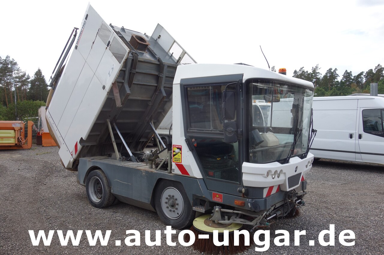 Ravo C540 / 530 Kehrmaschine - Kärcher - Heckabsaugung - Motorschaden - Cestovna čistilica: slika Ravo C540 / 530 Kehrmaschine - Kärcher - Heckabsaugung - Motorschaden - Cestovna čistilica Ravo C540 / 530 Kehrmaschine - Kärcher - Heckabsaugung - Motorschaden - Cestovna čistilica: slika Ravo C540 / 530 Kehrmaschine - Kärcher - Heckabsaugung - Motorschaden - Cestovna čistilica