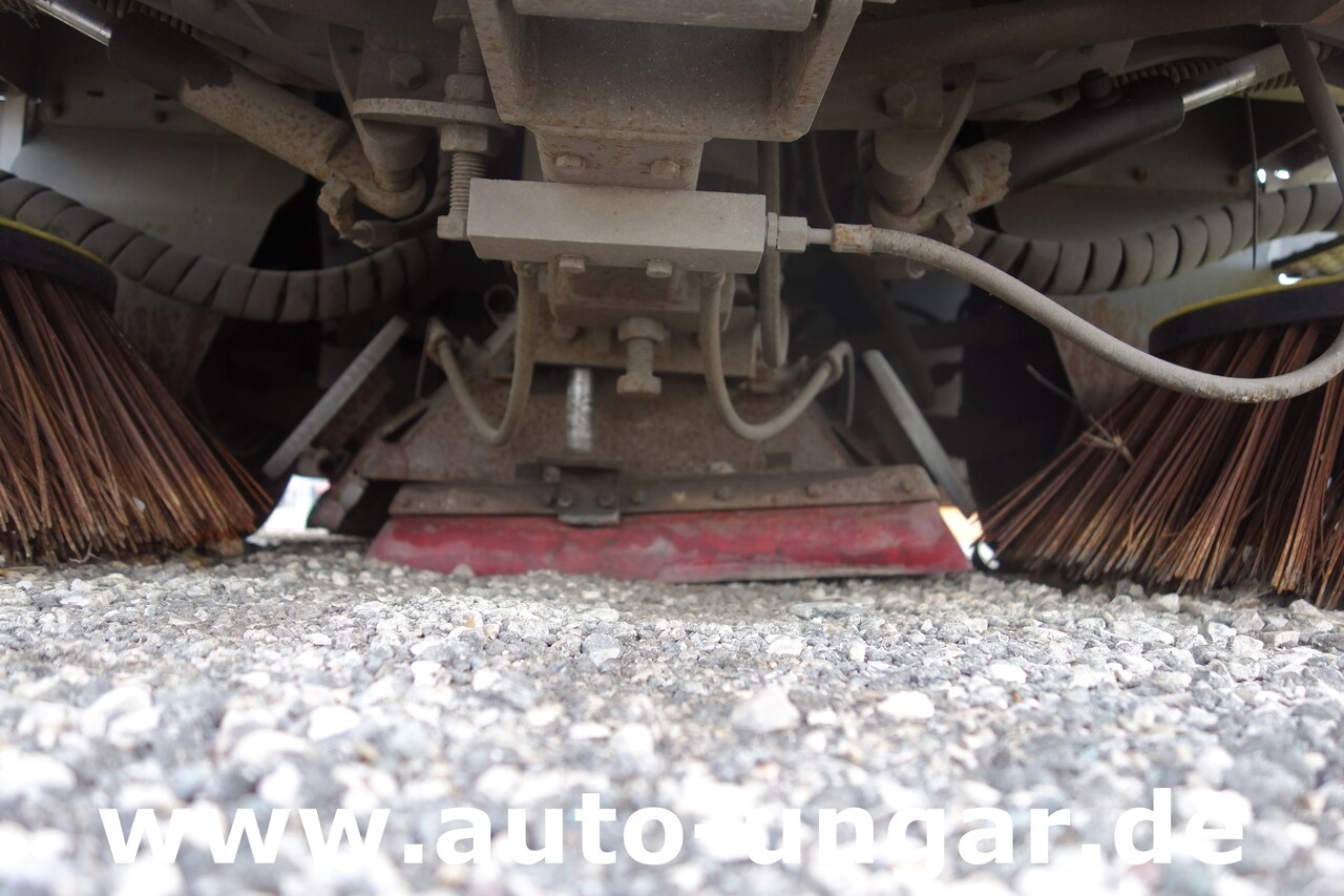 Ravo C540 / 530 Kehrmaschine - Kärcher - Heckabsaugung - Motorschaden - Cestovna čistilica: slika Ravo C540 / 530 Kehrmaschine - Kärcher - Heckabsaugung - Motorschaden - Cestovna čistilica Ravo C540 / 530 Kehrmaschine - Kärcher - Heckabsaugung - Motorschaden - Cestovna čistilica: slika Ravo C540 / 530 Kehrmaschine - Kärcher - Heckabsaugung - Motorschaden - Cestovna čistilica