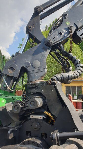 John Deere 1270E 6W - Kombajn za šumarstvo: slika John Deere 1270E 6W - Kombajn za šumarstvo John Deere 1270E 6W - Kombajn za šumarstvo: slika John Deere 1270E 6W - Kombajn za šumarstvo
