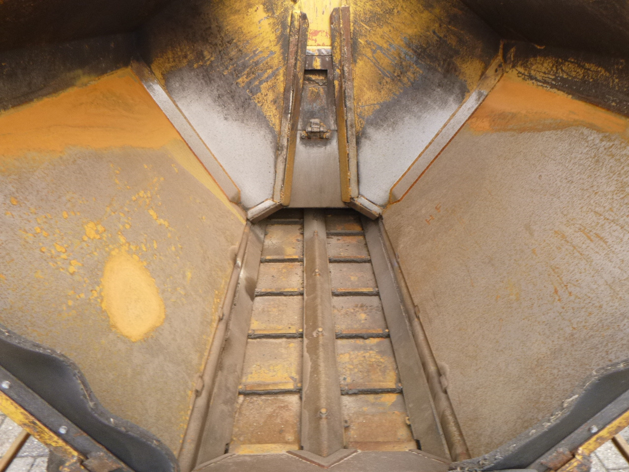 Finišer za asfalt CATERPILLAR BB730: slika Finišer za asfalt CATERPILLAR BB730