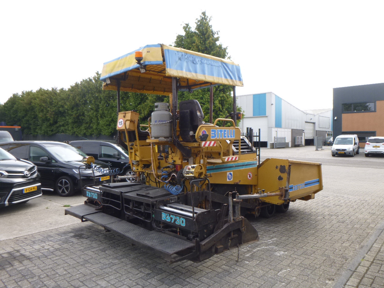 Finišer za asfalt CATERPILLAR BB730: slika Finišer za asfalt CATERPILLAR BB730