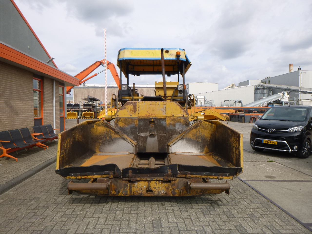 Finišer za asfalt CATERPILLAR BB730: slika Finišer za asfalt CATERPILLAR BB730