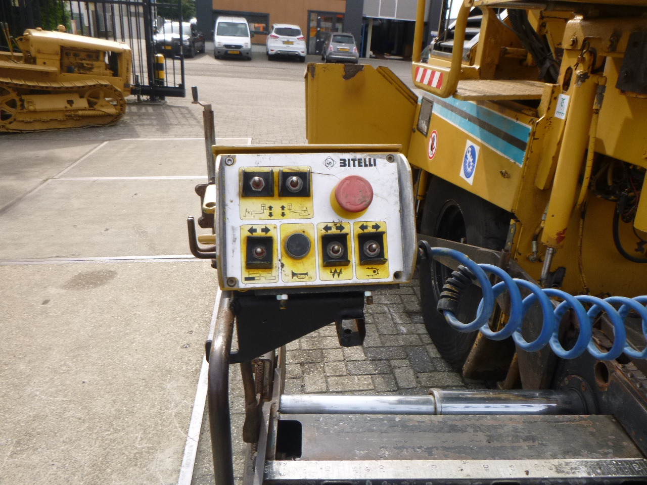 Finišer za asfalt CATERPILLAR BB730: slika Finišer za asfalt CATERPILLAR BB730