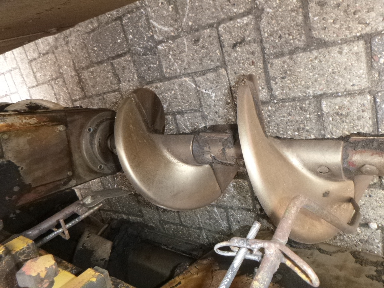 Finišer za asfalt CATERPILLAR BB730: slika Finišer za asfalt CATERPILLAR BB730