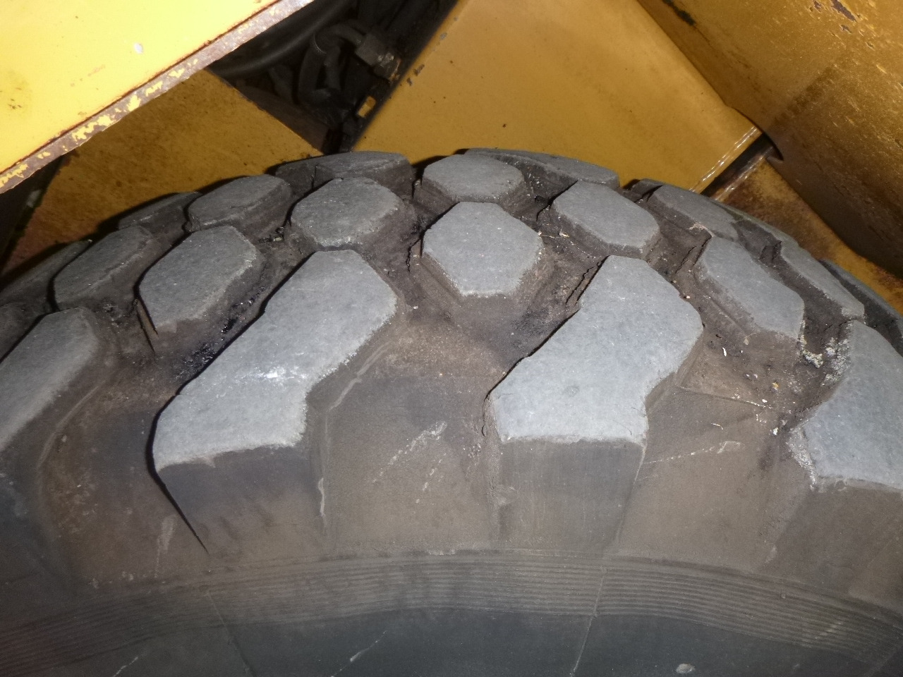 Finišer za asfalt CATERPILLAR BB730: slika Finišer za asfalt CATERPILLAR BB730