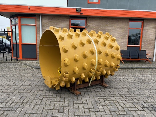CATERPILLAR CS10/CS11/CS12/CS13 Padfoot kit - Cestovni valjak: slika CATERPILLAR CS10/CS11/CS12/CS13 Padfoot kit - Cestovni valjak CATERPILLAR CS10/CS11/CS12/CS13 Padfoot kit - Cestovni valjak: slika CATERPILLAR CS10/CS11/CS12/CS13 Padfoot kit - Cestovni valjak