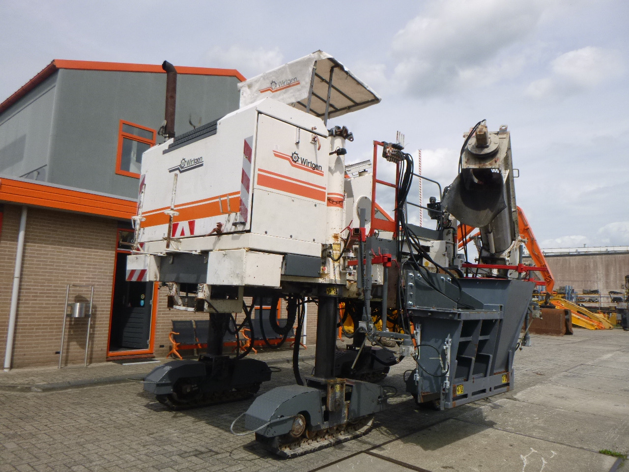 WIRTGEN SP250 - Betonski finišer: slika WIRTGEN SP250 - Betonski finišer WIRTGEN SP250 - Betonski finišer: slika WIRTGEN SP250 - Betonski finišer