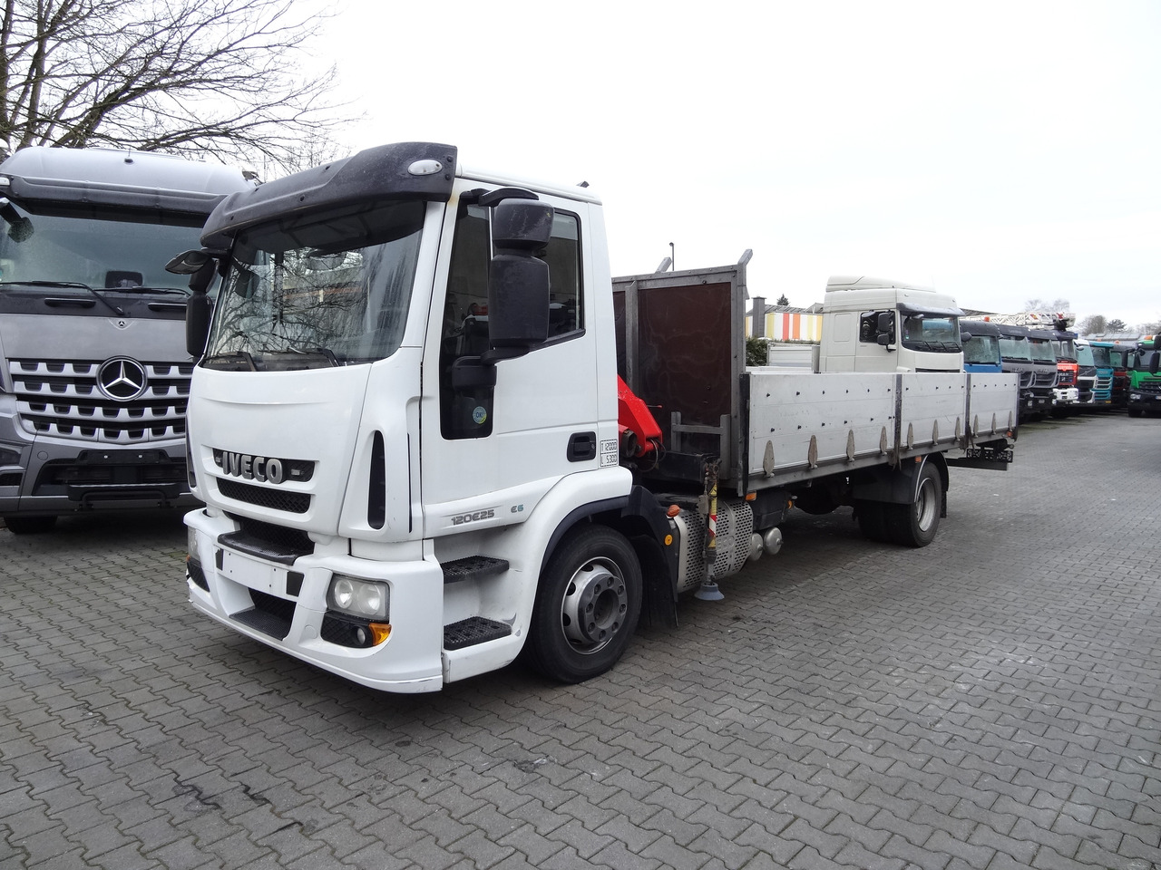 Iveco EuroCargo 120E25 Fassi F38 - Kamion s otvorenim sandukom, Kamion s kranom: slika Iveco EuroCargo 120E25 Fassi F38 - Kamion s otvorenim sandukom, Kamion s kranom Iveco EuroCargo 120E25 Fassi F38 - Kamion s otvorenim sandukom, Kamion s kranom: slika Iveco EuroCargo 120E25 Fassi F38 - Kamion s otvorenim sandukom, Kamion s kranom