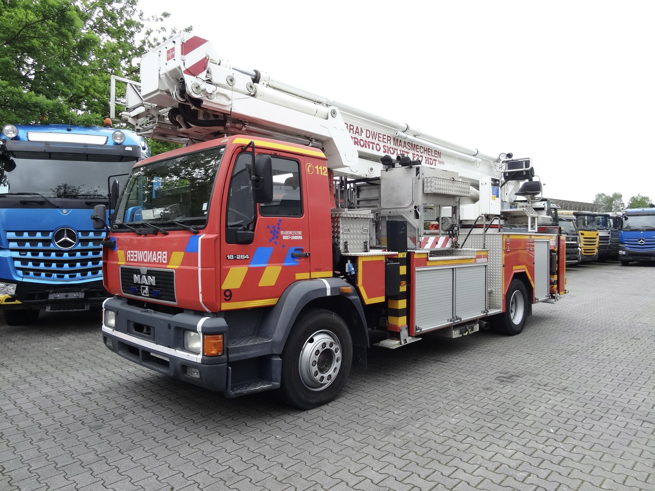 MAN L2000 18.284 Feuerwehr Bronto Skylift 27 Meter - Podizna platforma montirana na kamion: slika MAN L2000 18.284 Feuerwehr Bronto Skylift 27 Meter - Podizna platforma montirana na kamion MAN L2000 18.284 Feuerwehr Bronto Skylift 27 Meter - Podizna platforma montirana na kamion: slika MAN L2000 18.284 Feuerwehr Bronto Skylift 27 Meter - Podizna platforma montirana na kamion