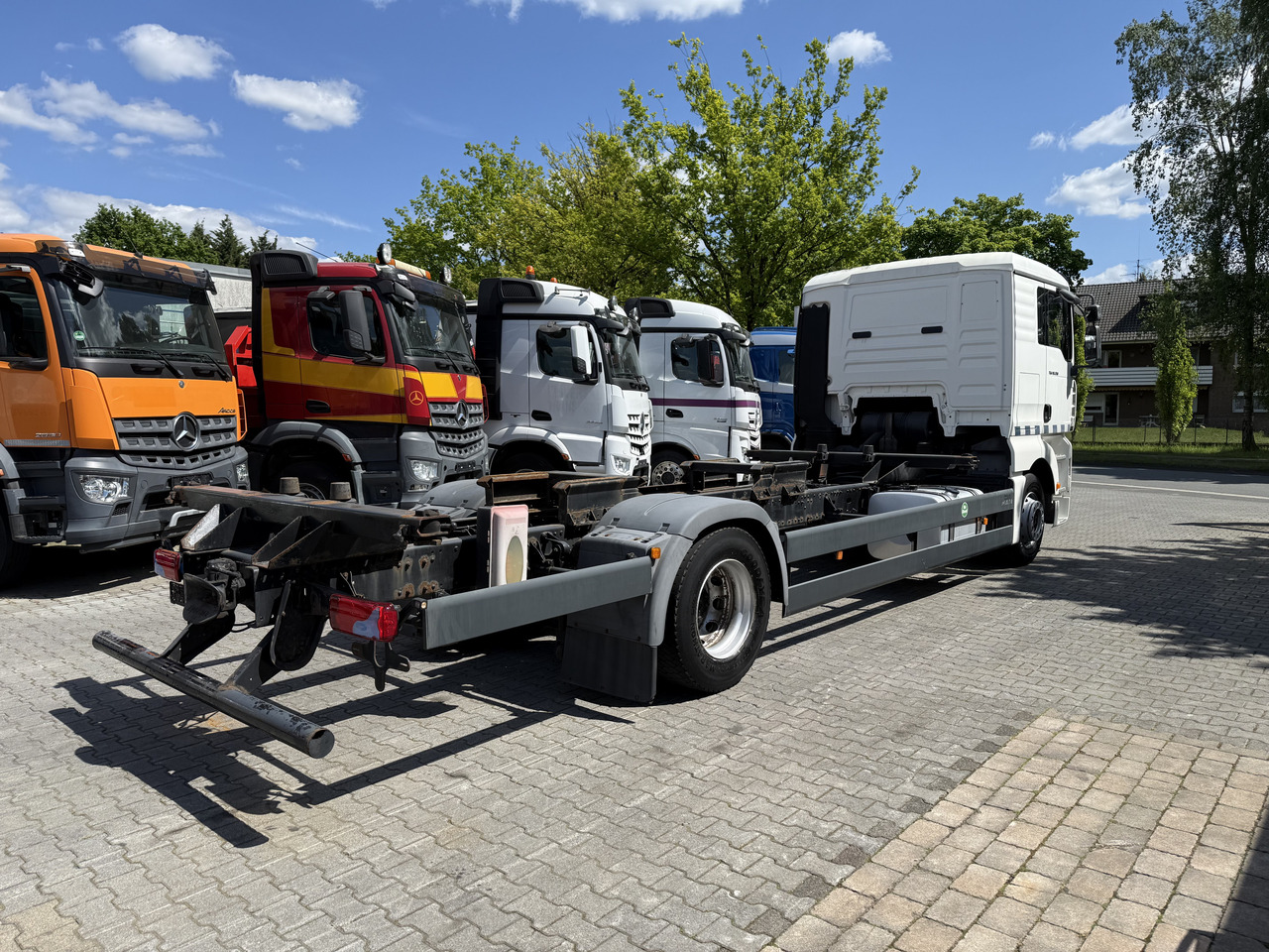 Transporter kontejnera/ Kamion s izmjenjivim sanducima MAN TGA 18.350 4X2 LL Fahrschule: slika Transporter kontejnera/ Kamion s izmjenjivim sanducima MAN TGA 18.350 4X2 LL Fahrschule Transporter kontejnera/ Kamion s izmjenjivim sanducima MAN TGA 18.350 4X2 LL Fahrschule: slika Transporter kontejnera/ Kamion s izmjenjivim sanducima MAN TGA 18.350 4X2 LL Fahrschule
