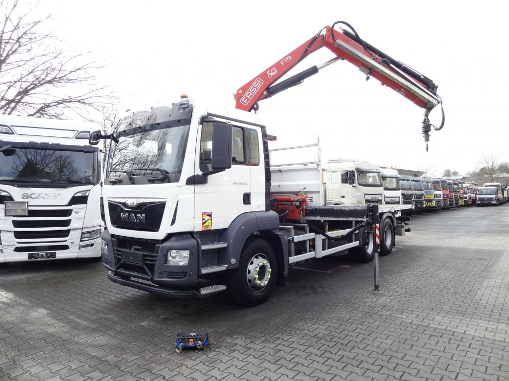 MAN TGS 26.320 6X4 BB mit Kran Fassi F175 - Kamion s otvorenim sandukom, Kamion s kranom: slika MAN TGS 26.320 6X4 BB mit Kran Fassi F175 - Kamion s otvorenim sandukom, Kamion s kranom MAN TGS 26.320 6X4 BB mit Kran Fassi F175 - Kamion s otvorenim sandukom, Kamion s kranom: slika MAN TGS 26.320 6X4 BB mit Kran Fassi F175 - Kamion s otvorenim sandukom, Kamion s kranom