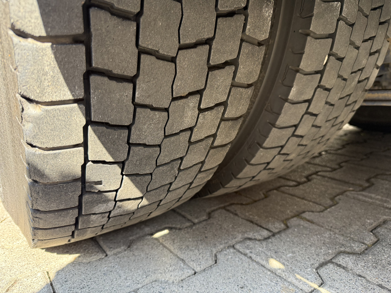 MAN TGX 26.440 6X2 Palfinger PK42502 - Kamion s otvorenim sandukom, Kamion s kranom: slika MAN TGX 26.440 6X2 Palfinger PK42502 - Kamion s otvorenim sandukom, Kamion s kranom MAN TGX 26.440 6X2 Palfinger PK42502 - Kamion s otvorenim sandukom, Kamion s kranom: slika MAN TGX 26.440 6X2 Palfinger PK42502 - Kamion s otvorenim sandukom, Kamion s kranom