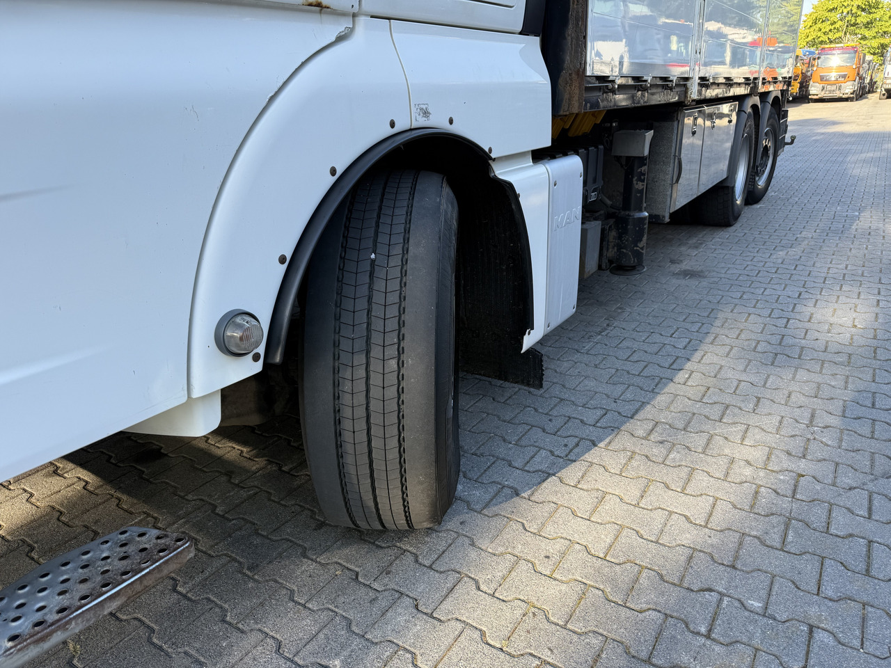 MAN TGX 26.480 6X2 Hiab 422 Bj 2017 bis 30 Meter - Kamion s kranom, Kamion s otvorenim sandukom: slika MAN TGX 26.480 6X2 Hiab 422 Bj 2017 bis 30 Meter - Kamion s kranom, Kamion s otvorenim sandukom MAN TGX 26.480 6X2 Hiab 422 Bj 2017 bis 30 Meter - Kamion s kranom, Kamion s otvorenim sandukom: slika MAN TGX 26.480 6X2 Hiab 422 Bj 2017 bis 30 Meter - Kamion s kranom, Kamion s otvorenim sandukom