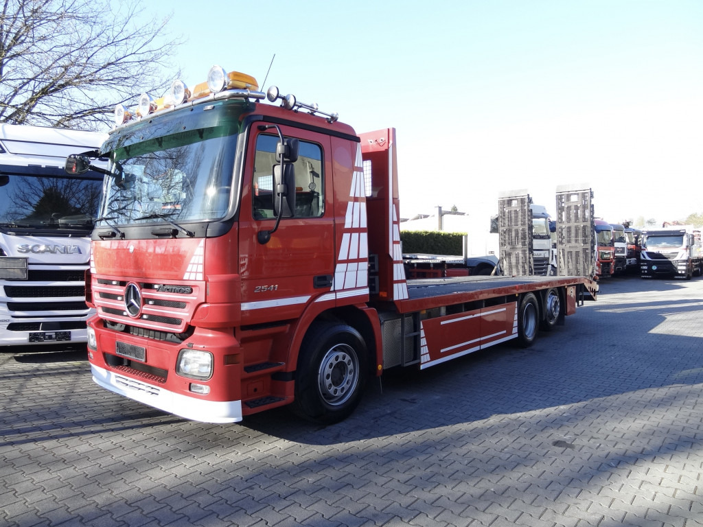 Mercedes-Benz Actros 2541 6X2 Maschinentransporter - Kamion s otvorenim sandukom: slika Mercedes-Benz Actros 2541 6X2 Maschinentransporter - Kamion s otvorenim sandukom Mercedes-Benz Actros 2541 6X2 Maschinentransporter - Kamion s otvorenim sandukom: slika Mercedes-Benz Actros 2541 6X2 Maschinentransporter - Kamion s otvorenim sandukom