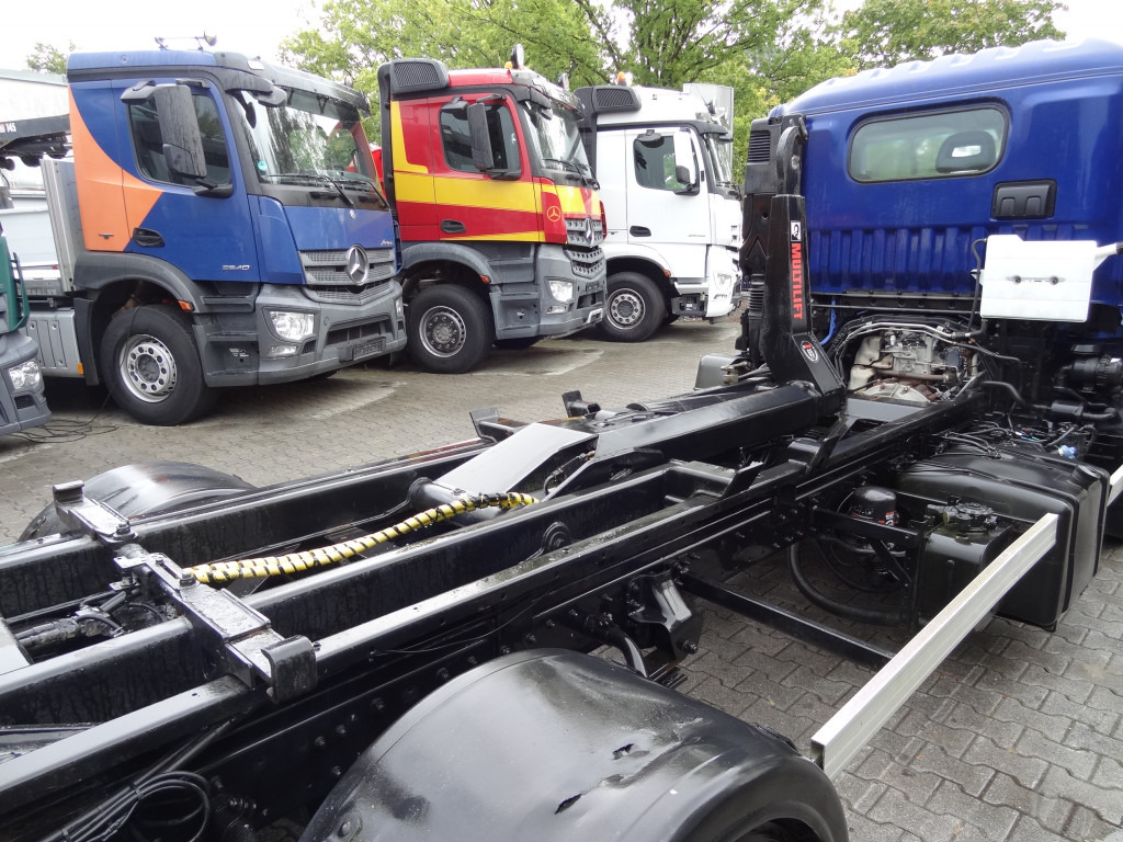 Kamion s kukastom dizalicom Renault D180.75 Haken Multilift: slika Kamion s kukastom dizalicom Renault D180.75 Haken Multilift