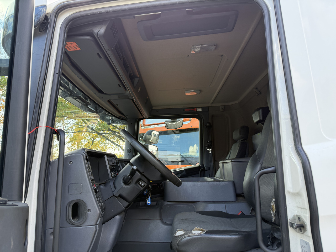 Scania P280 6X2*4 - Kamion-šasija: slika Scania P280 6X2*4 - Kamion-šasija Scania P280 6X2*4 - Kamion-šasija: slika Scania P280 6X2*4 - Kamion-šasija