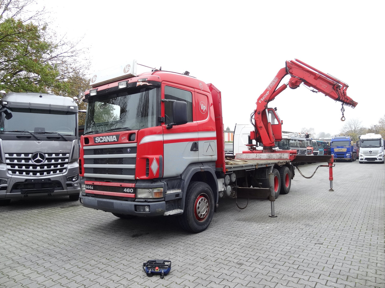 Scania R144 460 6X4 Fassi 360 bis 25 Meter - Kamion s otvorenim sandukom, Kamion s kranom: slika Scania R144 460 6X4 Fassi 360 bis 25 Meter - Kamion s otvorenim sandukom, Kamion s kranom Scania R144 460 6X4 Fassi 360 bis 25 Meter - Kamion s otvorenim sandukom, Kamion s kranom: slika Scania R144 460 6X4 Fassi 360 bis 25 Meter - Kamion s otvorenim sandukom, Kamion s kranom