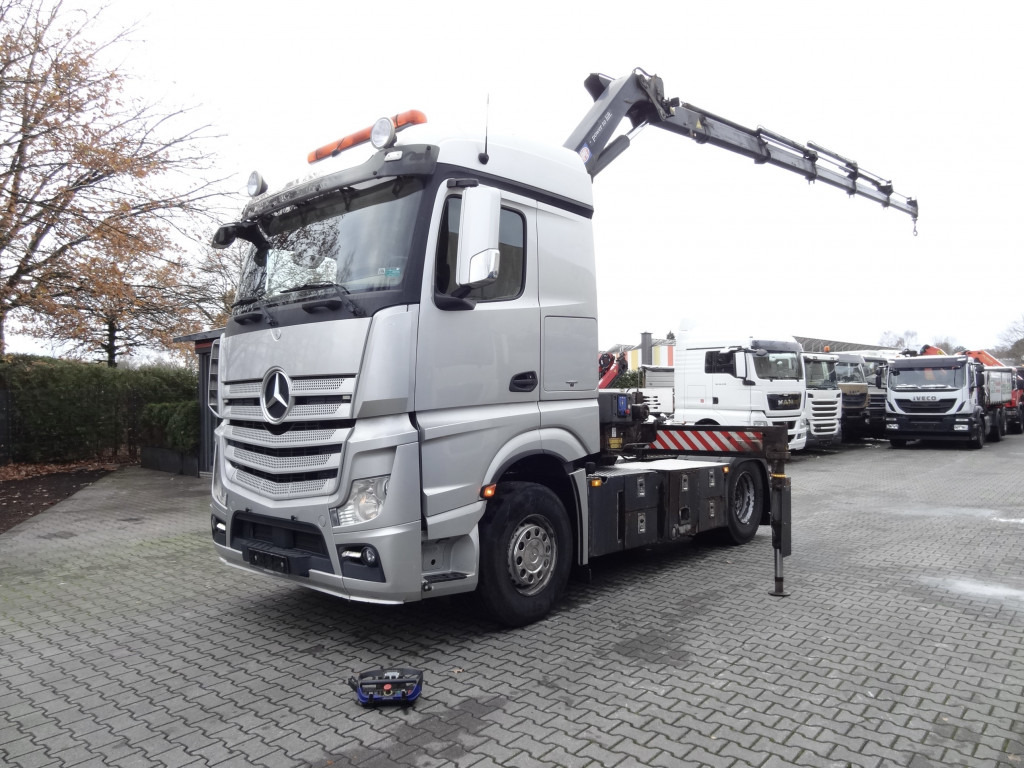 Mercedes-Benz Actros 1842LS Kran HMF 2020 bis 18 Meter - Tegljač: slika Mercedes-Benz Actros 1842LS Kran HMF 2020 bis 18 Meter - Tegljač Mercedes-Benz Actros 1842LS Kran HMF 2020 bis 18 Meter - Tegljač: slika Mercedes-Benz Actros 1842LS Kran HMF 2020 bis 18 Meter - Tegljač