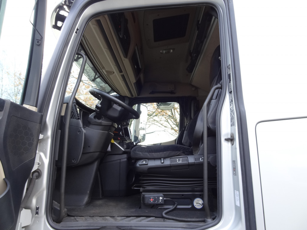 Mercedes-Benz Actros 1842LS Kran HMF 2020 bis 18 Meter - Tegljač: slika Mercedes-Benz Actros 1842LS Kran HMF 2020 bis 18 Meter - Tegljač Mercedes-Benz Actros 1842LS Kran HMF 2020 bis 18 Meter - Tegljač: slika Mercedes-Benz Actros 1842LS Kran HMF 2020 bis 18 Meter - Tegljač