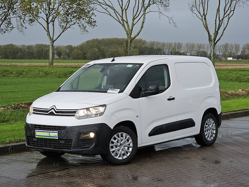 Citroën Berlingo 1.2 L1 Benzine Automaat! - Dostavno vozilo sa zatvorenim sandukom: slika Citroën Berlingo 1.2 L1 Benzine Automaat! - Dostavno vozilo sa zatvorenim sandukom Citroën Berlingo 1.2 L1 Benzine Automaat! - Dostavno vozilo sa zatvorenim sandukom: slika Citroën Berlingo 1.2 L1 Benzine Automaat! - Dostavno vozilo sa zatvorenim sandukom