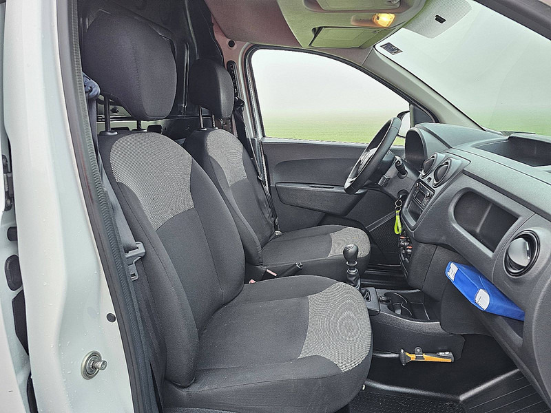 Dostavno vozilo sa zatvorenim sandukom Dacia Dokker 1.5 DCI 75: slika Dostavno vozilo sa zatvorenim sandukom Dacia Dokker 1.5 DCI 75 Dostavno vozilo sa zatvorenim sandukom Dacia Dokker 1.5 DCI 75: slika Dostavno vozilo sa zatvorenim sandukom Dacia Dokker 1.5 DCI 75