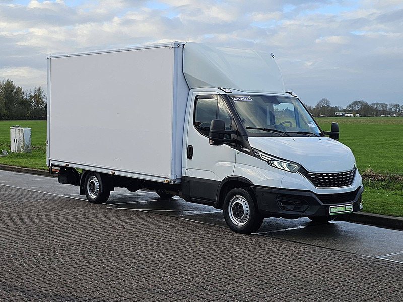 Iveco Daily 35 S ac automaat EURO6 - Dostavno vozilo sa zatvorenim sandukom: slika Iveco Daily 35 S ac automaat EURO6 - Dostavno vozilo sa zatvorenim sandukom Iveco Daily 35 S ac automaat EURO6 - Dostavno vozilo sa zatvorenim sandukom: slika Iveco Daily 35 S ac automaat EURO6 - Dostavno vozilo sa zatvorenim sandukom