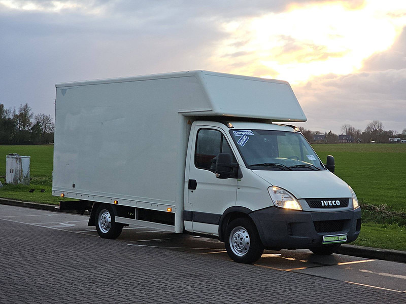 Iveco Daily - Dostavno vozilo sa zatvorenim sandukom: slika Iveco Daily - Dostavno vozilo sa zatvorenim sandukom Iveco Daily - Dostavno vozilo sa zatvorenim sandukom: slika Iveco Daily - Dostavno vozilo sa zatvorenim sandukom