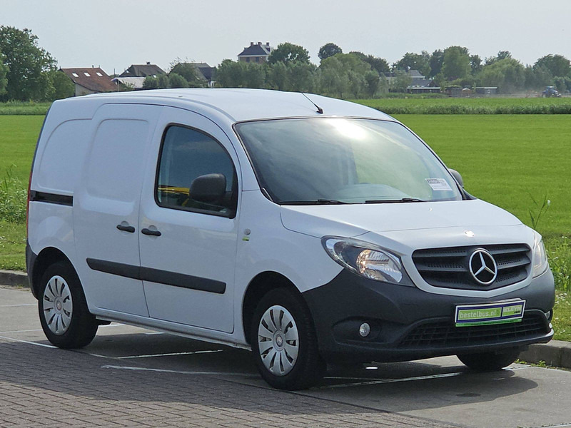 Mercedes-Benz Citan 108 CDI LONG Airco Euro6 NAP - Dostavno vozilo sa zatvorenim sandukom: slika Mercedes-Benz Citan 108 CDI LONG Airco Euro6 NAP - Dostavno vozilo sa zatvorenim sandukom Mercedes-Benz Citan 108 CDI LONG Airco Euro6 NAP - Dostavno vozilo sa zatvorenim sandukom: slika Mercedes-Benz Citan 108 CDI LONG Airco Euro6 NAP - Dostavno vozilo sa zatvorenim sandukom