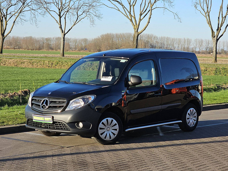 Mercedes-Benz Citan 108 CDI - Dostavno vozilo sa zatvorenim sandukom: slika Mercedes-Benz Citan 108 CDI - Dostavno vozilo sa zatvorenim sandukom Mercedes-Benz Citan 108 CDI - Dostavno vozilo sa zatvorenim sandukom: slika Mercedes-Benz Citan 108 CDI - Dostavno vozilo sa zatvorenim sandukom