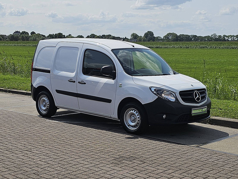 Mercedes-Benz Citan 109 CDI LONG Airco Euro6! - Dostavno vozilo sa zatvorenim sandukom: slika Mercedes-Benz Citan 109 CDI LONG Airco Euro6! - Dostavno vozilo sa zatvorenim sandukom Mercedes-Benz Citan 109 CDI LONG Airco Euro6! - Dostavno vozilo sa zatvorenim sandukom: slika Mercedes-Benz Citan 109 CDI LONG Airco Euro6! - Dostavno vozilo sa zatvorenim sandukom
