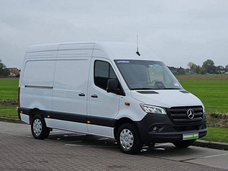 Mercedes-Benz Sprinter 317 L2H2 LED Mbux Navi - Furgon: slika Mercedes-Benz Sprinter 317 L2H2 LED Mbux Navi - Furgon Mercedes-Benz Sprinter 317 L2H2 LED Mbux Navi - Furgon: slika Mercedes-Benz Sprinter 317 L2H2 LED Mbux Navi - Furgon