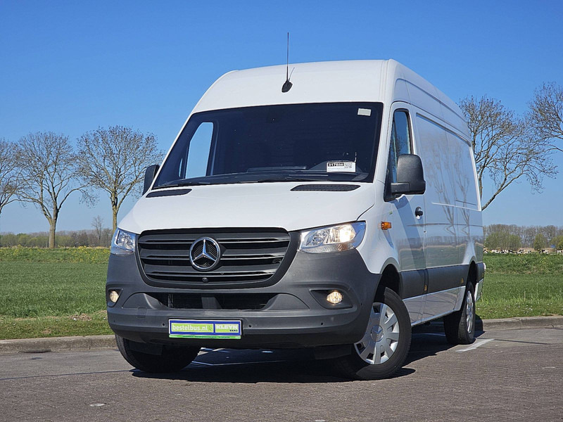 Mercedes-Benz Sprinter 317 L2H2 NAVI RWD Euro6! - Furgon: slika Mercedes-Benz Sprinter 317 L2H2 NAVI RWD Euro6! - Furgon Mercedes-Benz Sprinter 317 L2H2 NAVI RWD Euro6! - Furgon: slika Mercedes-Benz Sprinter 317 L2H2 NAVI RWD Euro6! - Furgon