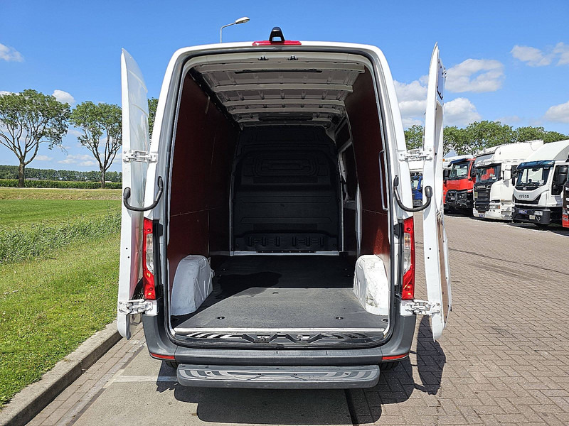 Zakup Mercedes-Benz eSprinter  L2H2 35 KWH Mercedes-Benz eSprinter  L2H2 35 KWH: slika Zakup Mercedes-Benz eSprinter  L2H2 35 KWH Mercedes-Benz eSprinter  L2H2 35 KWH
