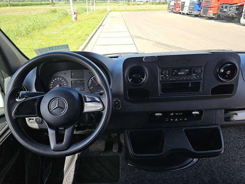 Zakup Mercedes-Benz eSprinter  L2H2 35 KWH Mercedes-Benz eSprinter  L2H2 35 KWH: slika Zakup Mercedes-Benz eSprinter  L2H2 35 KWH Mercedes-Benz eSprinter  L2H2 35 KWH