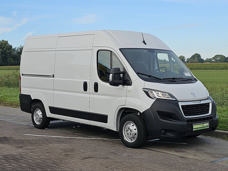 Peugeot Boxer 2.2 BHDI 120 L2H2 PREM. - Furgon: slika Peugeot Boxer 2.2 BHDI 120 L2H2 PREM. - Furgon Peugeot Boxer 2.2 BHDI 120 L2H2 PREM. - Furgon: slika Peugeot Boxer 2.2 BHDI 120 L2H2 PREM. - Furgon