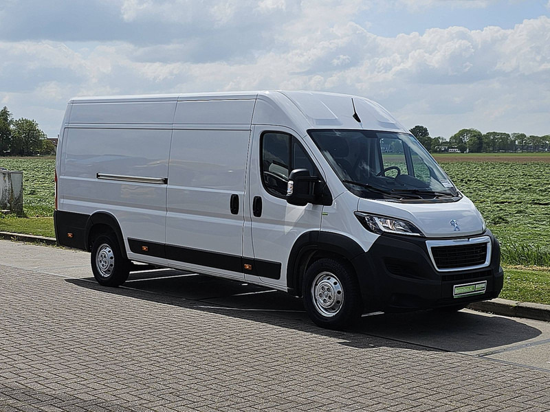 Peugeot Boxer 2.2 L4H2 Maxi 140Pk Eur6 - Furgon: slika Peugeot Boxer 2.2 L4H2 Maxi 140Pk Eur6 - Furgon Peugeot Boxer 2.2 L4H2 Maxi 140Pk Eur6 - Furgon: slika Peugeot Boxer 2.2 L4H2 Maxi 140Pk Eur6 - Furgon