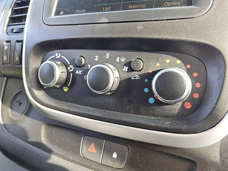 Mali kombi Renault Trafic 2.0 DCI DCI 145 AUT. L2H1: slika Mali kombi Renault Trafic 2.0 DCI DCI 145 AUT. L2H1