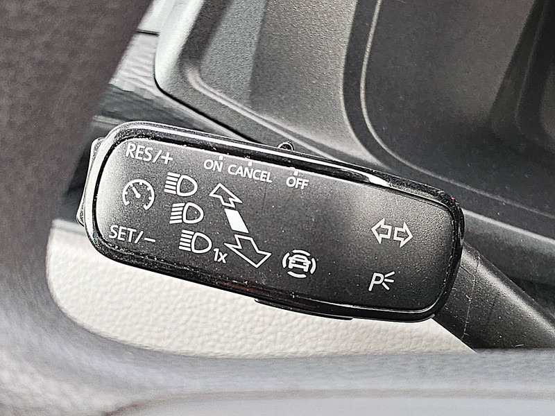 Mali kombi Volkswagen Transporter 2.0 TDI L2H1 Automaat: slika Mali kombi Volkswagen Transporter 2.0 TDI L2H1 Automaat